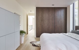 slaapkamer met bed en kast